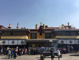 Vienna Hotel Lhasa Potala Palace в Тибет Китай ✅. Забронировать номер онлайн по выгодной цене в Vienna Hotel Lhasa Potala Palace. Трансфер из аэропорта.
