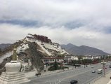 Vienna Hotel Lhasa Potala Palace в Тибет Китай ✅. Забронировать номер онлайн по выгодной цене в Vienna Hotel Lhasa Potala Palace. Трансфер из аэропорта.