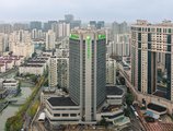 Holiday Inn Shanghai Huaxia в Шанхай Китай ✅. Забронировать номер онлайн по выгодной цене в Holiday Inn Shanghai Huaxia. Трансфер из аэропорта.