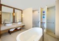 Swissotel Sanya Yalong Bay в Хайнань Китай. Забронировать номер онлайн по выгодной цене в Swissotel Sanya Yalong Bay. Трансфер из аэропорта.