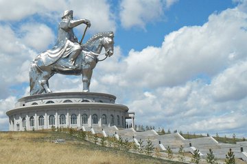 Статуя Чингизхана2 в Монголии 