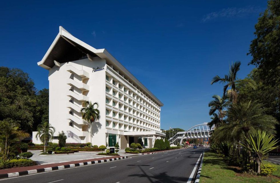 Radisson Hotel Brunei Darussalam в Бандар-Сери-Бегаван Бруней. Забронировать номер онлайн по выгодной цене в Radisson Hotel Brunei Darussalam. Трансфер из аэропорта.