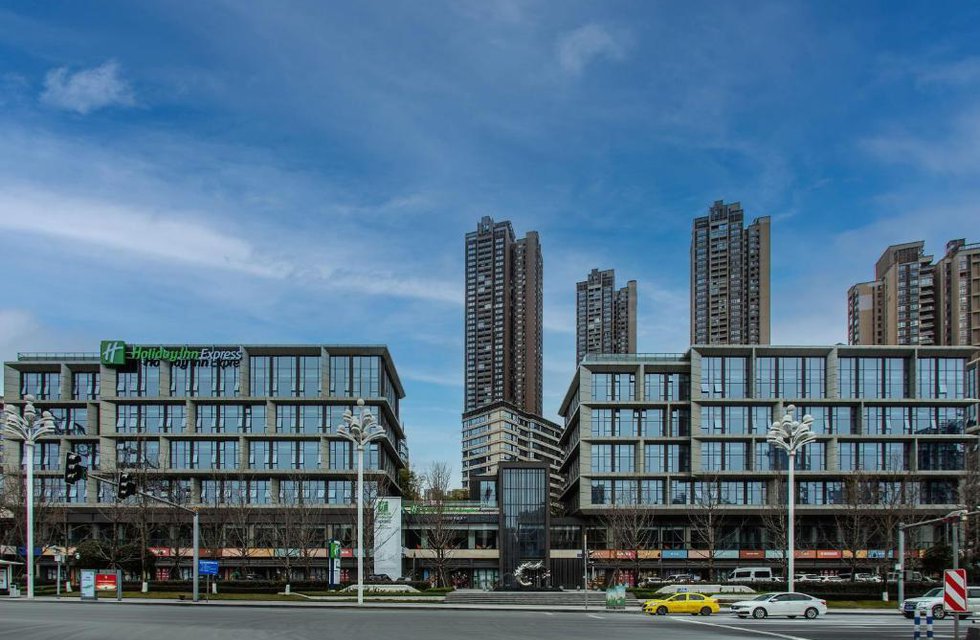 Holiday Inn Express Chongqing Nanbin Road by IHG в Чунцин Китай. Забронировать номер онлайн по выгодной цене в Holiday Inn Express Chongqing Nanbin Road by IHG. Трансфер из аэропорта.