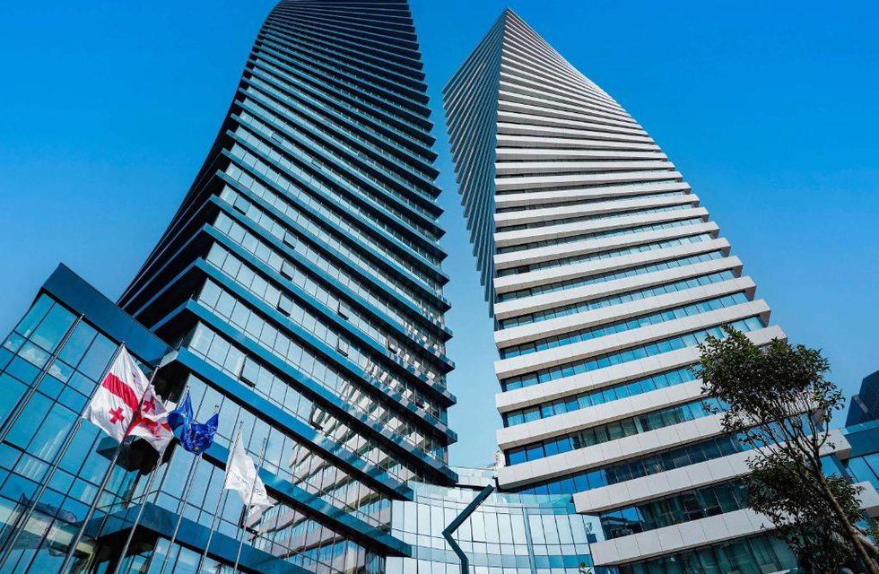 Pullman Tbilisi Axis Towers в Тбилиси Грузия. Забронировать номер онлайн по выгодной цене в Pullman Tbilisi Axis Towers. Трансфер из аэропорта.