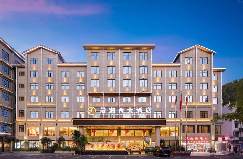 Xiangxi Grand Hotel Fenghuang в Фэнхуан Китай ✅. Забронировать номер онлайн по выгодной цене в Xiangxi Grand Hotel Fenghuang. Трансфер из аэропорта.