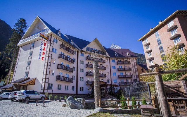 "Снежный барс" в Терскол Россия ✅. Забронировать номер онлайн по выгодной цене в "Снежный барс". Трансфер из аэропорта.