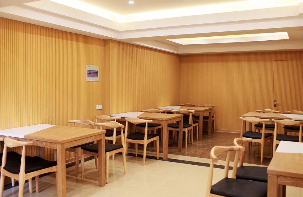 GreenTree Inn GuangXi Guilin Qixin Business Hotel в Гуйлинь Китай ✅. Забронировать номер онлайн по выгодной цене в GreenTree Inn GuangXi Guilin Qixin Business Hotel. Трансфер из аэропорта.