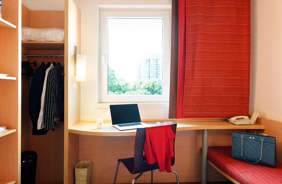 Ibis Luoyang Hi Tech Dev Zone в Лоян Китай ✅. Забронировать номер онлайн по выгодной цене в Ibis Luoyang Hi Tech Dev Zone. Трансфер из аэропорта.