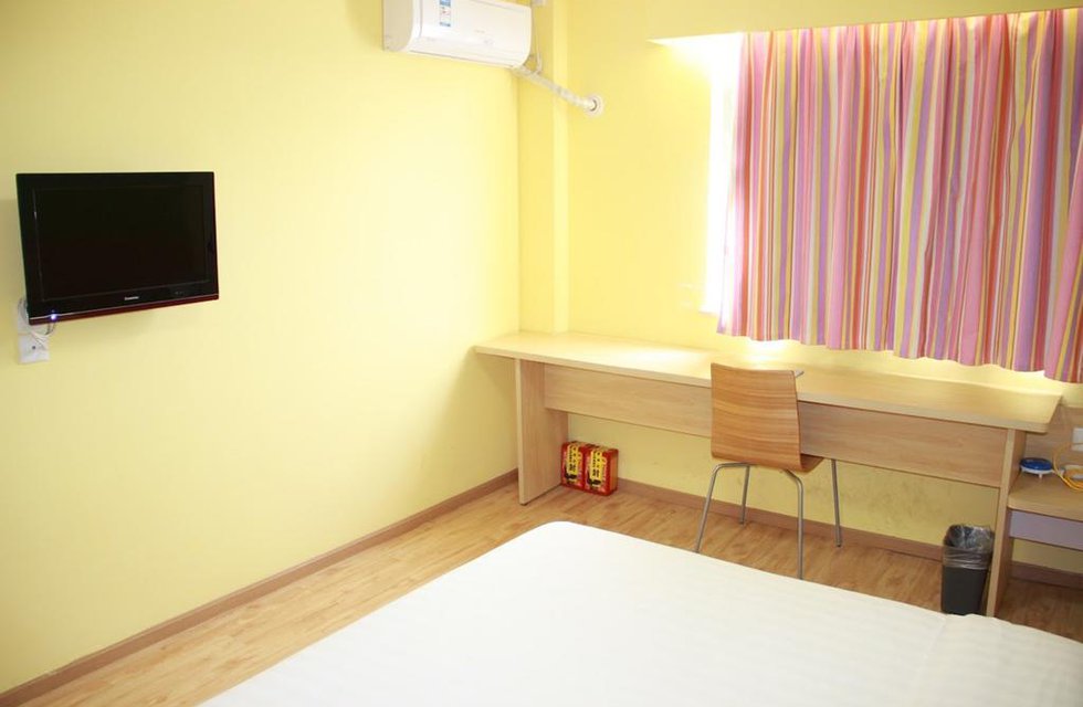 7Days Inn Guilin Qixing Park в Гуйлинь Китай ✅. Забронировать номер онлайн по выгодной цене в 7Days Inn Guilin Qixing Park. Трансфер из аэропорта.