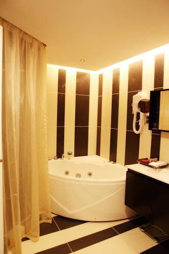 Guilin Jingxiang Hotel в Гуйлинь Китай ✅. Забронировать номер онлайн по выгодной цене в Guilin Jingxiang Hotel. Трансфер из аэропорта.