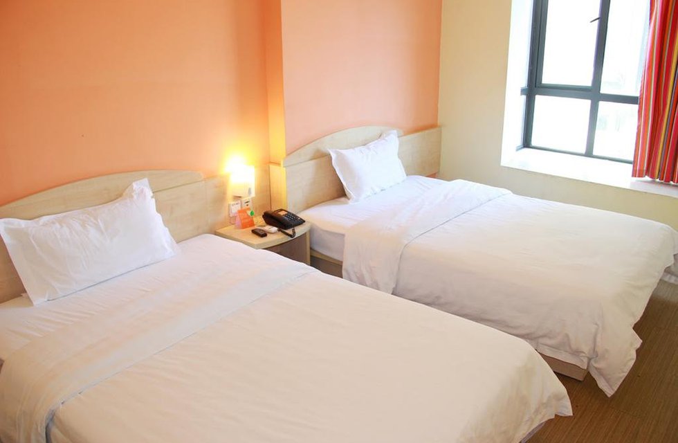 7Days Inn Guilin Railway Station в Гуйлинь Китай ✅. Забронировать номер онлайн по выгодной цене в 7Days Inn Guilin Railway Station. Трансфер из аэропорта.