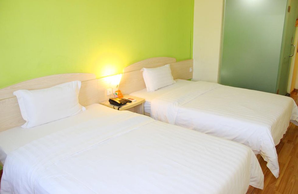 7Days Inn Xiamen Airport Huli Avenue в Сямынь Китай ✅. Забронировать номер онлайн по выгодной цене в 7Days Inn Xiamen Airport Huli Avenue. Трансфер из аэропорта.