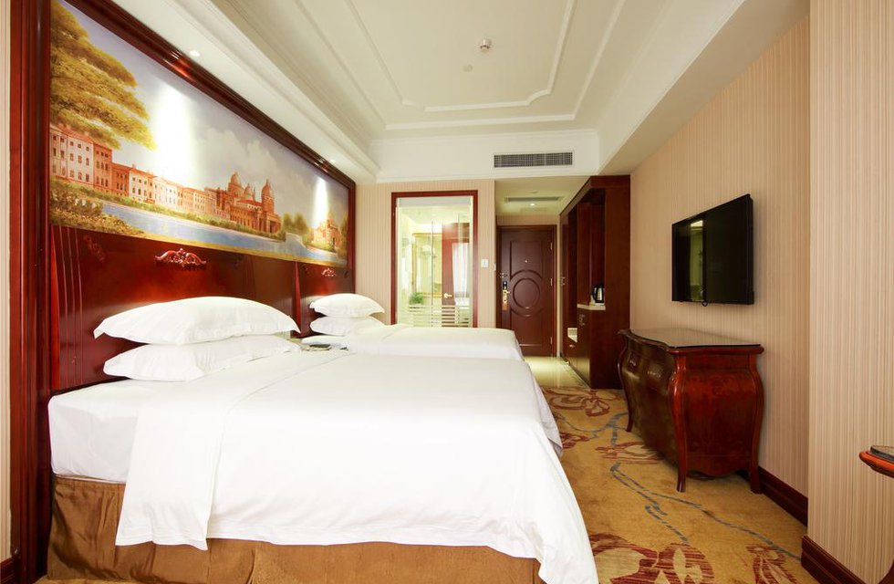 Vienna Hotel Guangzhou Yunbao в Гуанчжоу Китай ✅. Забронировать номер онлайн по выгодной цене в Vienna Hotel Guangzhou Yunbao. Трансфер из аэропорта.