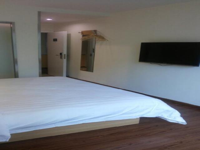 7Days Inn Guangzhou Tianhe Yantang Yue Ken Road в Гуанчжоу Китай ✅. Забронировать номер онлайн по выгодной цене в 7Days Inn Guangzhou Tianhe Yantang Yue Ken Road. Трансфер из аэропорта.