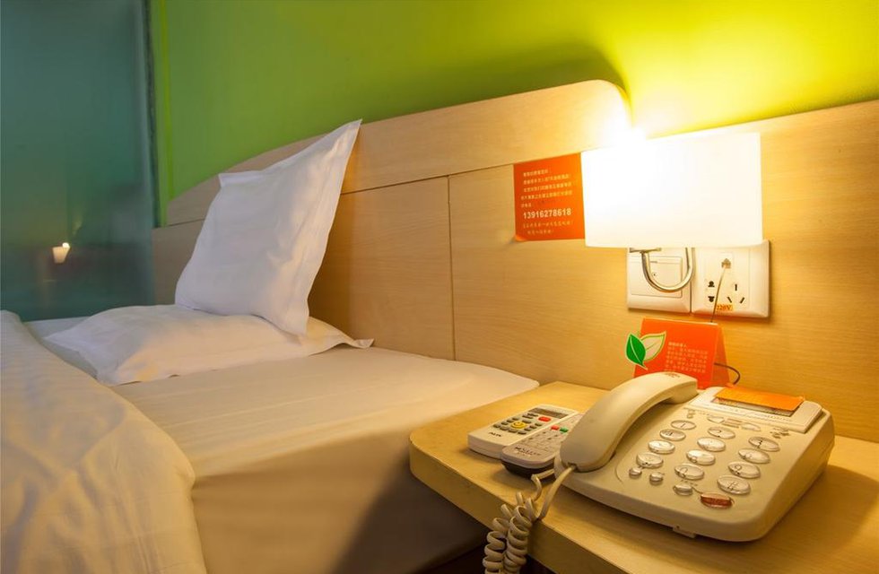 7Days Inn Panyu Chang Long North Gate в Гуанчжоу Китай ✅. Забронировать номер онлайн по выгодной цене в 7Days Inn Panyu Chang Long North Gate. Трансфер из аэропорта.