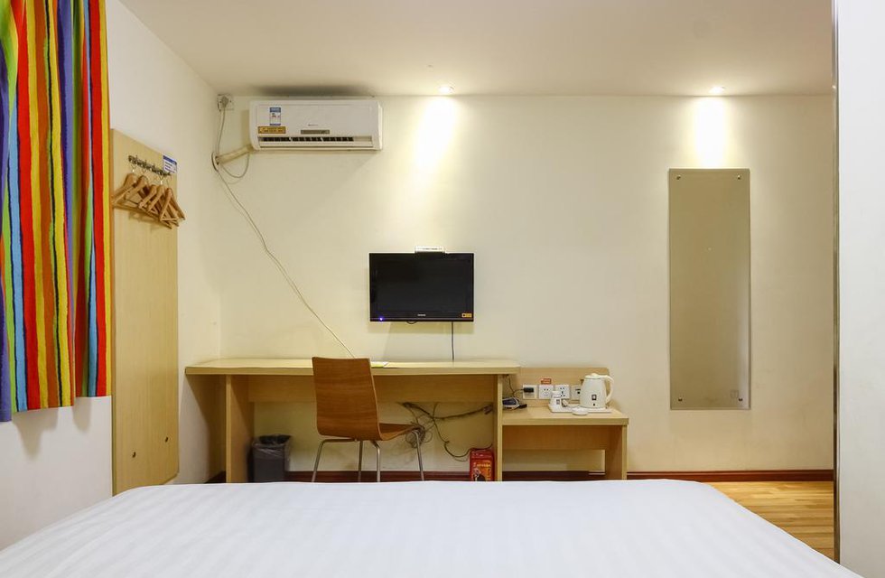 7Days Inn Guangzhou Kecun Metro Station Branch 3 в Гуанчжоу Китай ✅. Забронировать номер онлайн по выгодной цене в 7Days Inn Guangzhou Kecun Metro Station Branch 3. Трансфер из аэропорта.