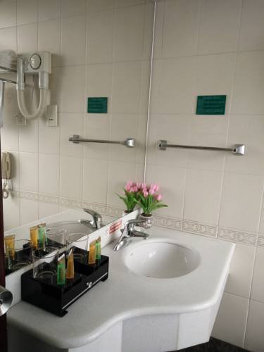 Guangzhou Nanfang Yiyuan Hotel в Гуанчжоу Китай ✅. Забронировать номер онлайн по выгодной цене в Guangzhou Nanfang Yiyuan Hotel. Трансфер из аэропорта.