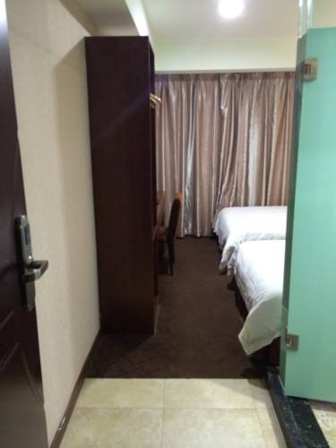 Super 8 Hotel Airport Overpass Yi Fa Plaza в Гуанчжоу Китай ✅. Забронировать номер онлайн по выгодной цене в Super 8 Hotel Airport Overpass Yi Fa Plaza. Трансфер из аэропорта.