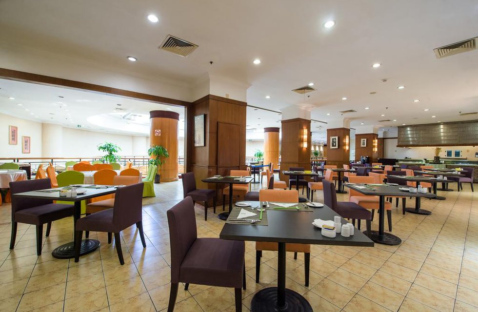 Holiday Inn Downtown Shanghai в Шанхай Китай ✅. Забронировать номер онлайн по выгодной цене в Holiday Inn Downtown Shanghai. Трансфер из аэропорта.