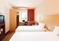 Ibis Shanghai Xujiahui в Шанхай Китай ✅. Забронировать номер онлайн по выгодной цене в Ibis Shanghai Xujiahui. Трансфер из аэропорта.