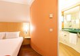 Ibis Shanghai Xujiahui в Шанхай Китай ✅. Забронировать номер онлайн по выгодной цене в Ibis Shanghai Xujiahui. Трансфер из аэропорта.