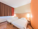 Ibis Shanghai Xujiahui в Шанхай Китай ✅. Забронировать номер онлайн по выгодной цене в Ibis Shanghai Xujiahui. Трансфер из аэропорта.