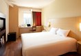 Ibis Shanghai Xujiahui в Шанхай Китай ✅. Забронировать номер онлайн по выгодной цене в Ibis Shanghai Xujiahui. Трансфер из аэропорта.
