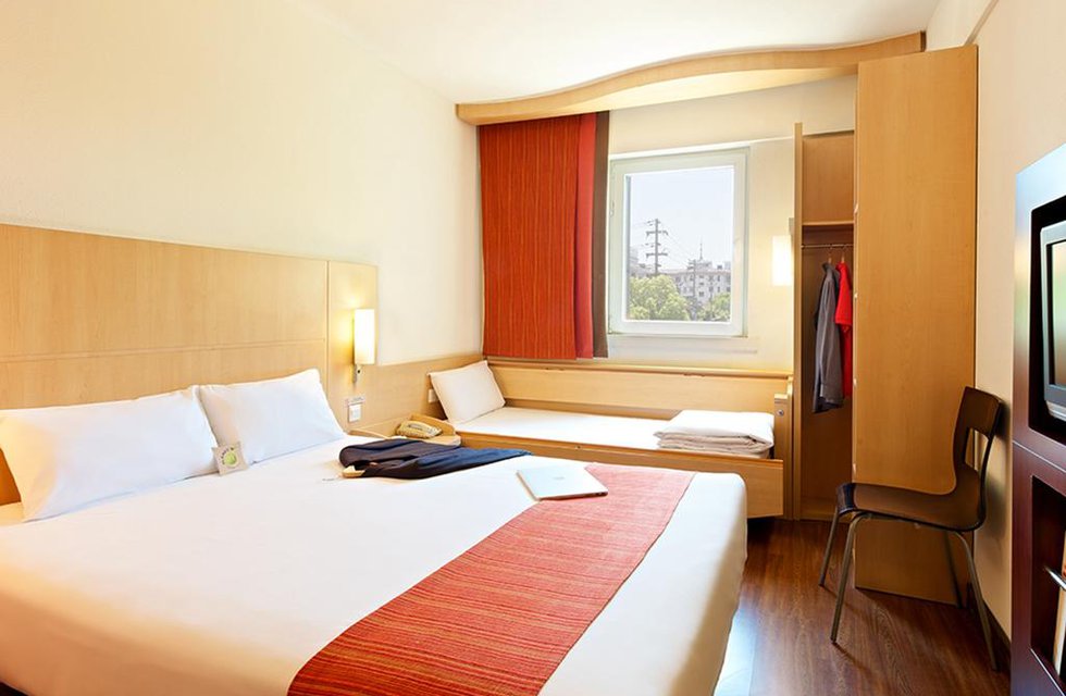 Ibis Shanghai Xujiahui в Шанхай Китай ✅. Забронировать номер онлайн по выгодной цене в Ibis Shanghai Xujiahui. Трансфер из аэропорта.