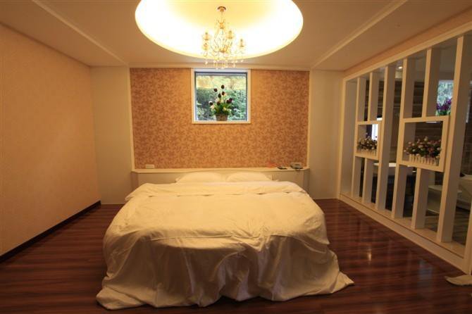 Yangshuo Hua Xiang Man Ting West Street Hotel в Яншо Китай ✅. Забронировать номер онлайн по выгодной цене в Yangshuo Hua Xiang Man Ting West Street Hotel. Трансфер из аэропорта.