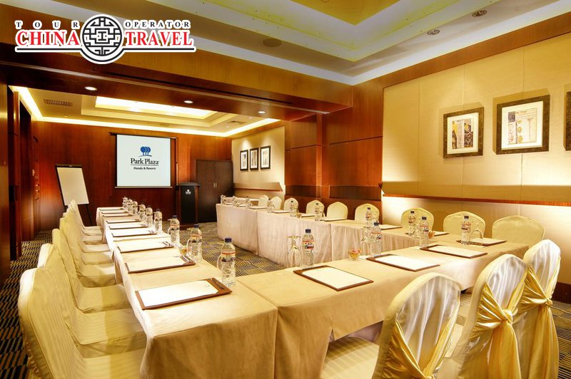 Отель пекин кровне плаза хотел бейджинг. Park plaza beijing. Park plaza beijing. Park plaza beijing. C*m park plaza.