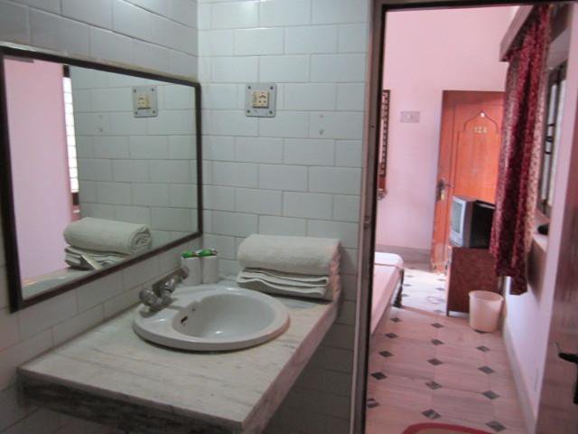 Hotel Surya в Кхаджурахо Индия  ✅. Забронировать номер онлайн по выгодной цене в Hotel Surya. Трансфер из аэропорта.