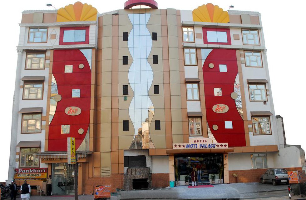 Hotel Moti Palace в Агра Индия  ✅. Забронировать номер онлайн по выгодной цене в Hotel Moti Palace. Трансфер из аэропорта.
