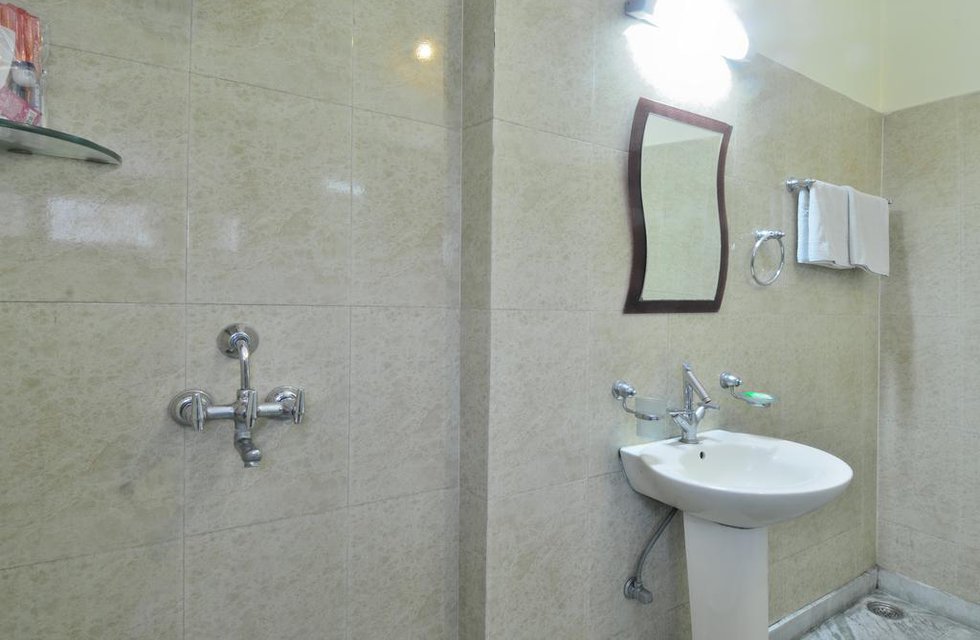 Hotel Roopa International в Амритсар Индия  ✅. Забронировать номер онлайн по выгодной цене в Hotel Roopa International. Трансфер из аэропорта.