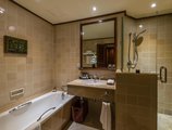 Chatrium Hotel Royal Lake Yangon в Янгон Мьянма ✅. Забронировать номер онлайн по выгодной цене в Chatrium Hotel Royal Lake Yangon. Трансфер из аэропорта.