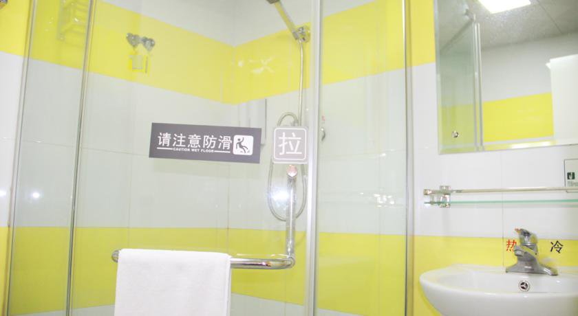 7Days Inn Zhuhai Hengqin Changlong Wanzai Port в Чжухай Китай ✅. Забронировать номер онлайн по выгодной цене в 7Days Inn Zhuhai Hengqin Changlong Wanzai Port. Трансфер из аэропорта.