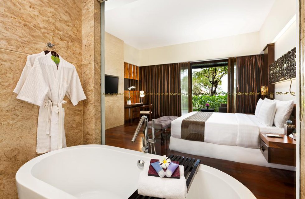 The Seminyak Beach Resort & Spa в Семиньяк Индонезия ✅. Забронировать номер онлайн по выгодной цене в The Seminyak Beach Resort & Spa. Трансфер из аэропорта.