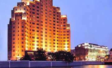Здание отеля Broadway Mansions