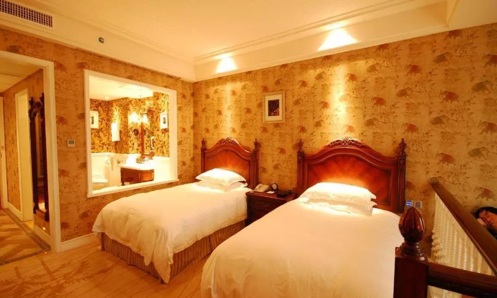 Hangzhou The First World Hotel