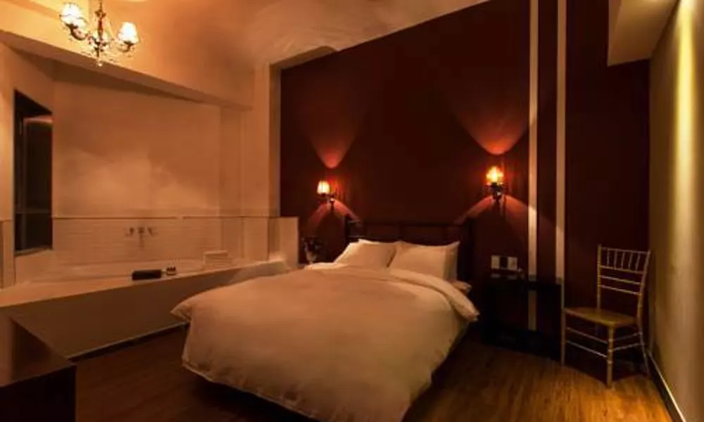 648 Hotel