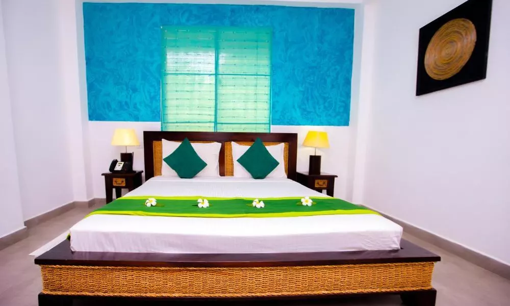St. Lachlan Hotel & Suites