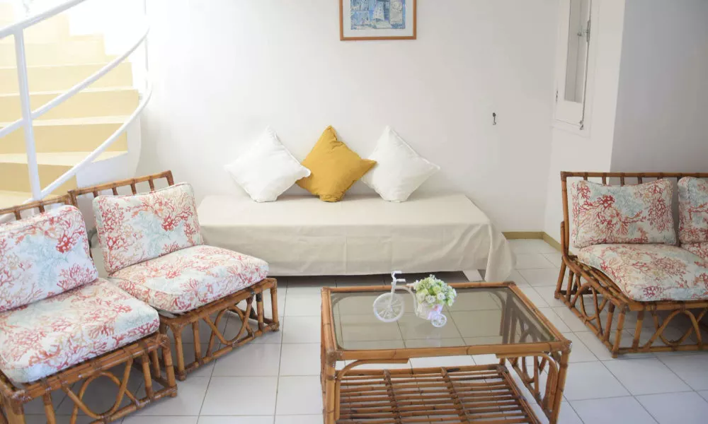 Residence With 6 Seafront Bungalows and Swimming, фото 3