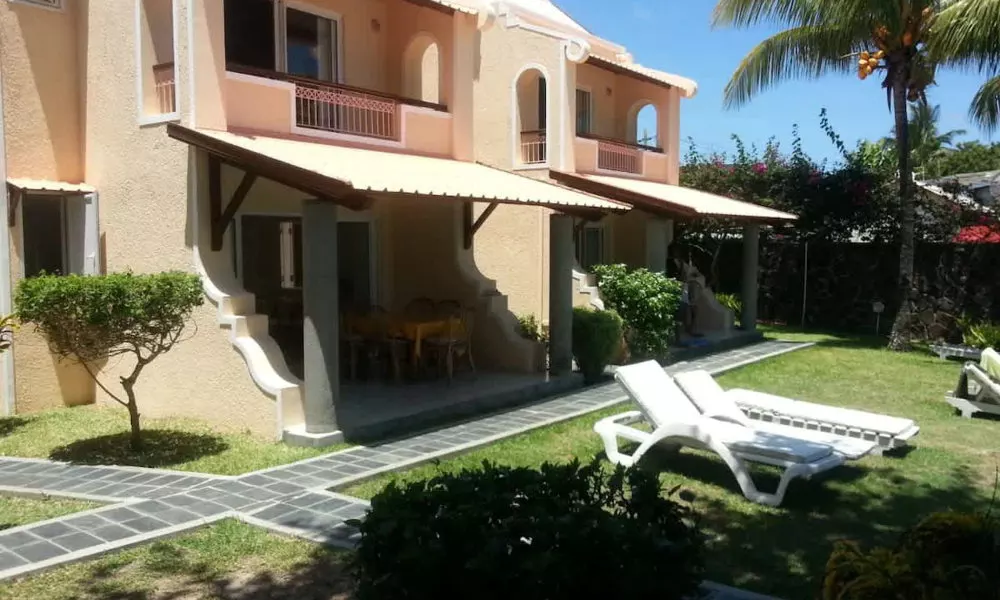 Residence With 6 Seafront Bungalows and Swimming, фото 5