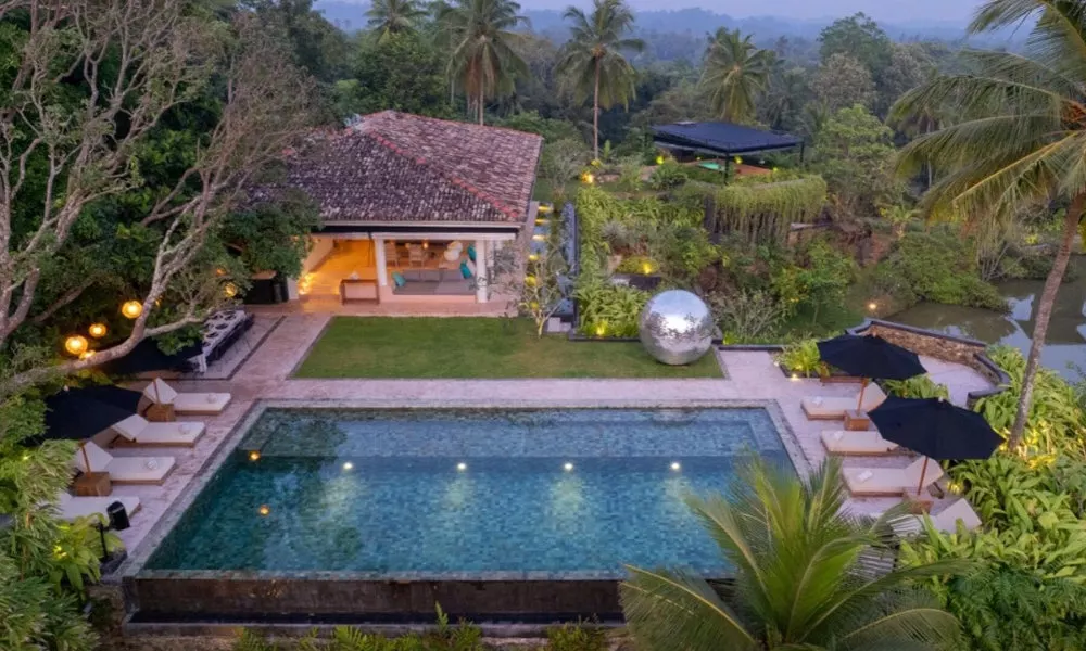Cool and Contemporary Hilltop Villa With Ocean Views