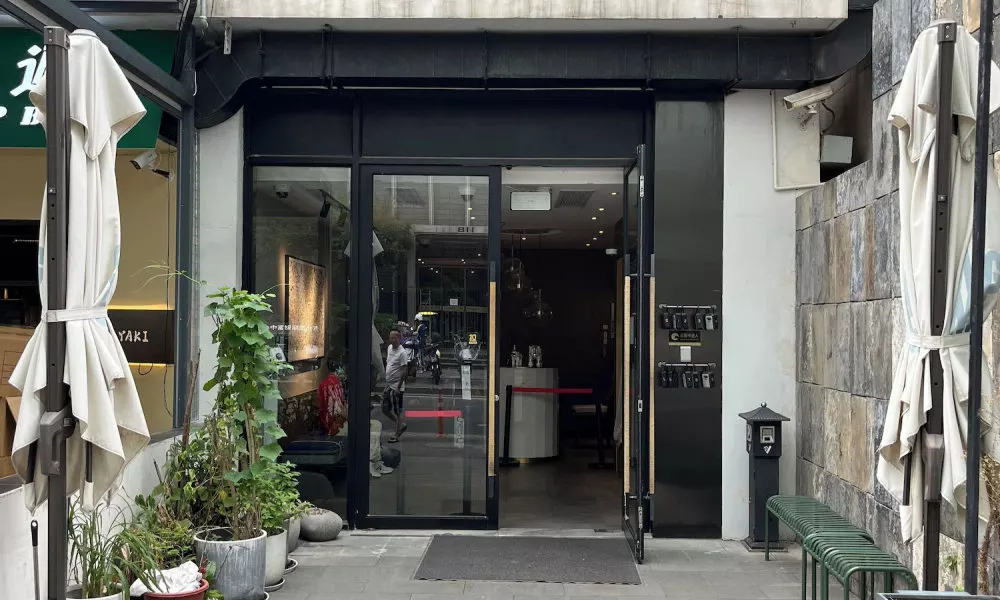 MIJU HOUSE Gubei-a small white building beside Shanghai oil painting sculpture institute