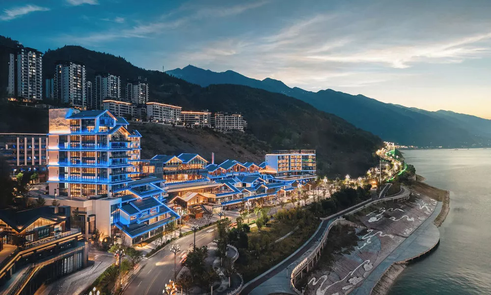 Hualuxe Chongqing Wushan by IHG