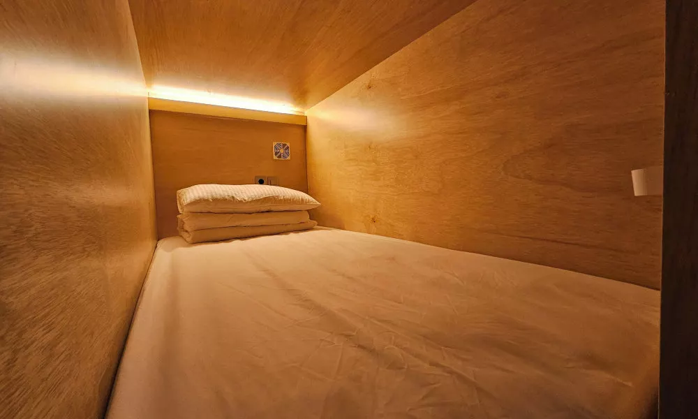 82 Capsule Hotel