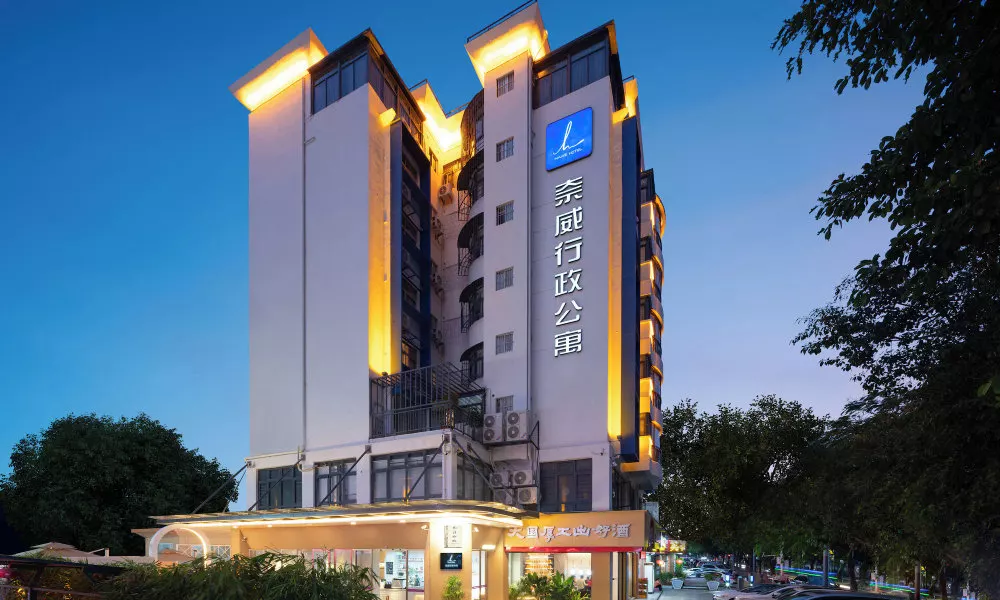 NAIVE L Executive Apartments Coast City