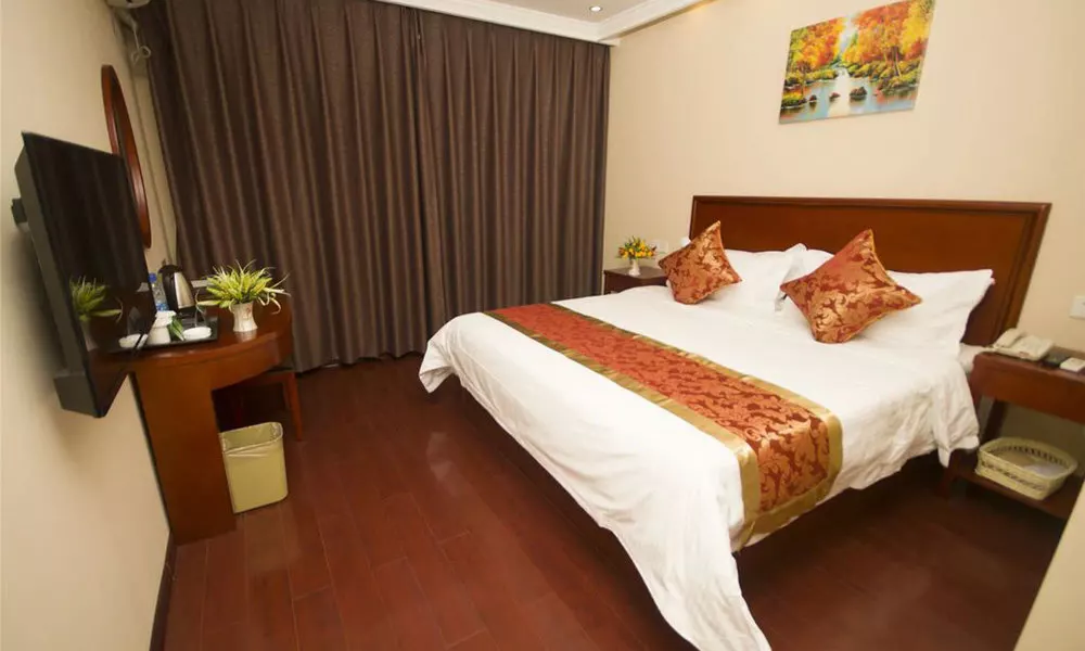GreenTree Alliance Shenzhen Fuyong Metro Station Hotel