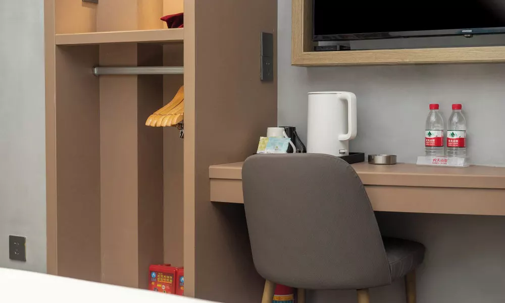 Trendy Romantic Hotel Guangzhou Panyu Qiaonan Aoyuan Plaza Branch - Free Deliver Service to Canton F, фото 4