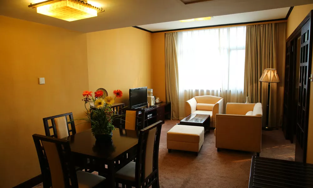 Huafeng Hotel, фото 2